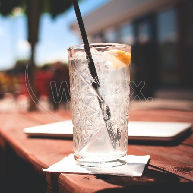 Obrúsok PREMIUM biely 20 x 20 cm v boxe [100 ks]_3